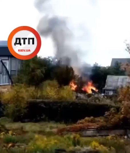 В Киеве на Берковцах произошел пожар в частном секторе. Видео